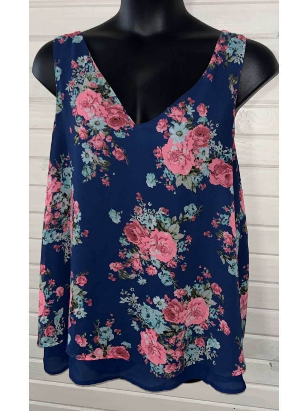 Torrid Sz PLUS 2 2X Blue Pink Floral Lined Tank Blouse Layered V-Neck EUC